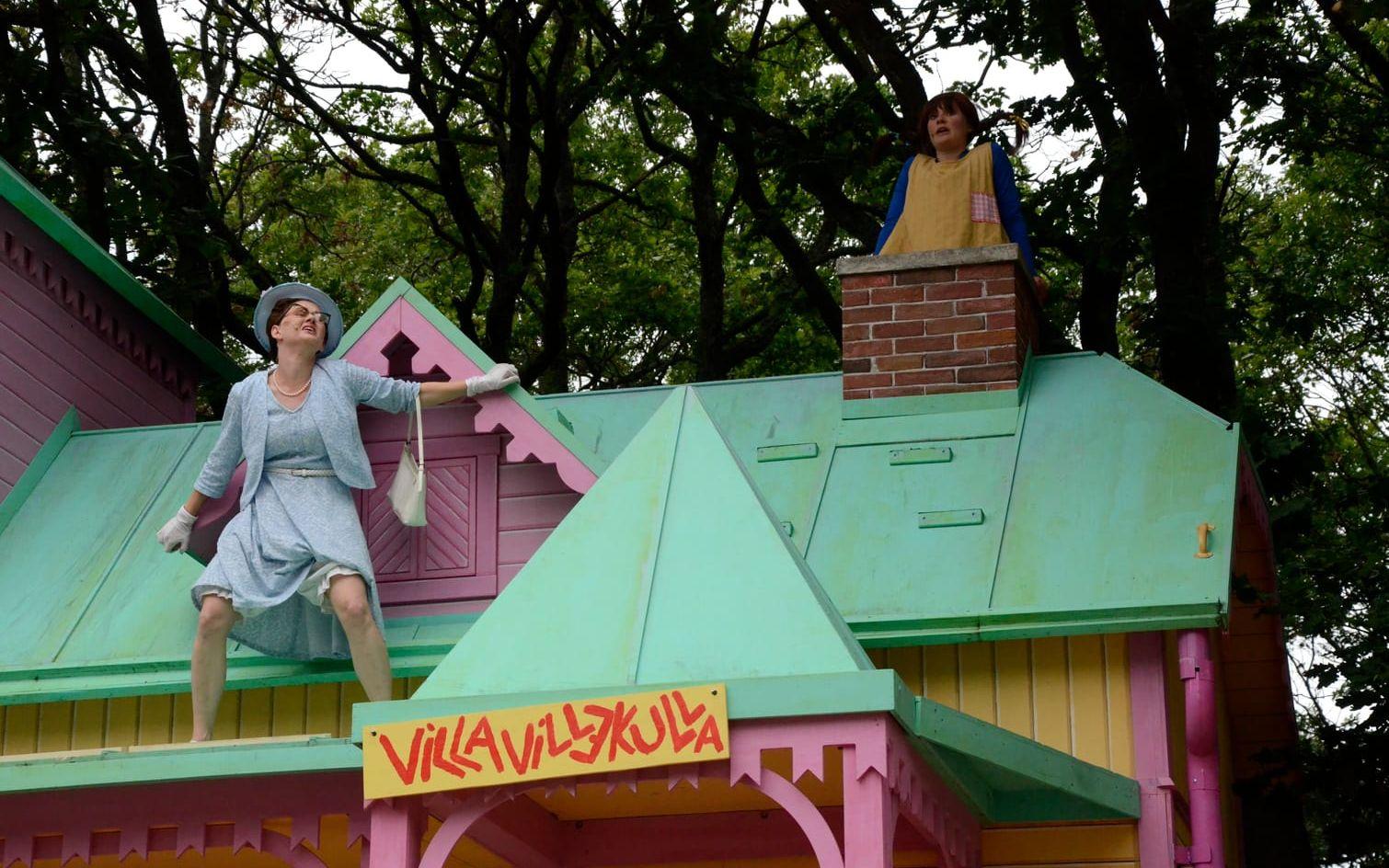 Prussiluskan ska rädda Pippi från taket.