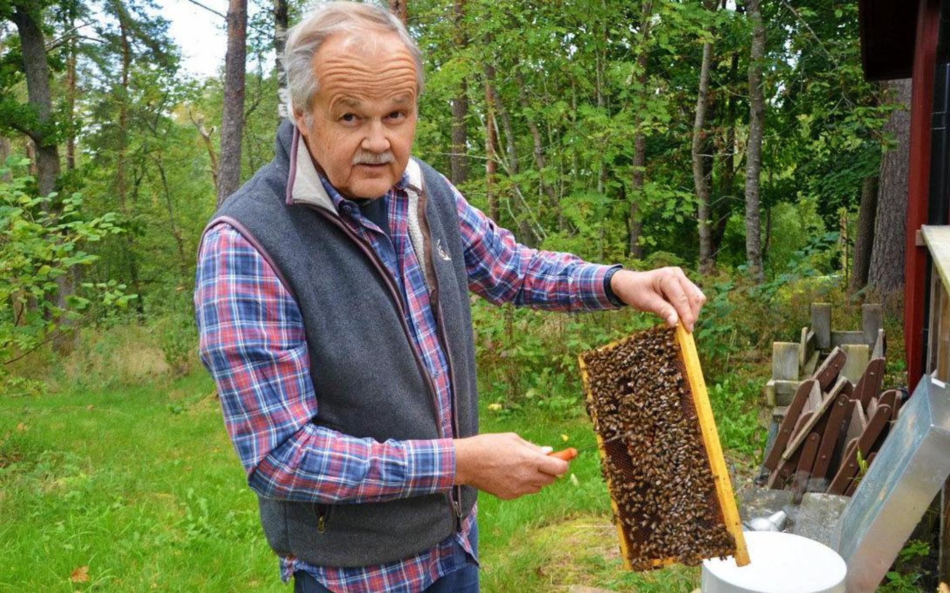 Bengt brinner för honungens kvalitetsbevarande.