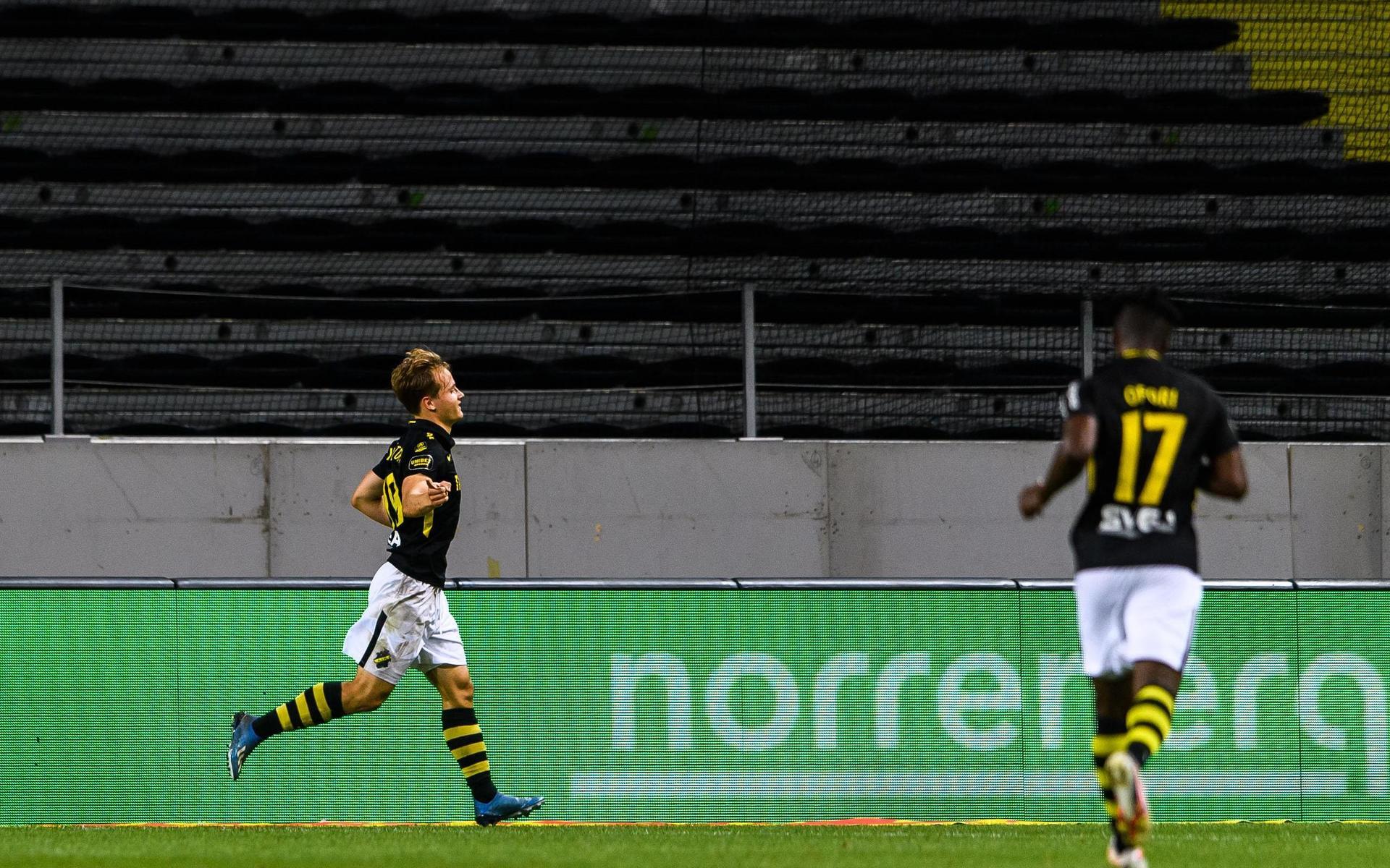 AIK:s Saku Ylätupa jublar efter 1-0 (som senare döms bort).
