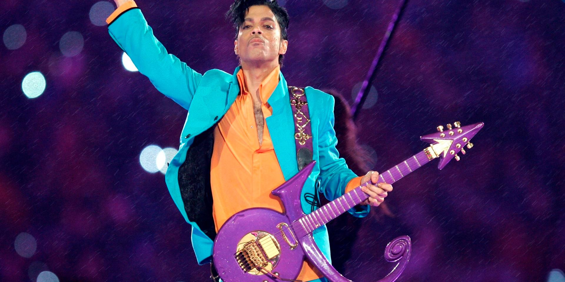 Prince klassiska uppträdande på Super Bowls halvtidsshow 2007. Hans postuma album 'Welcome 2 America' släpptes i helgen och hyllas nu av kritiker. Arkivbild.