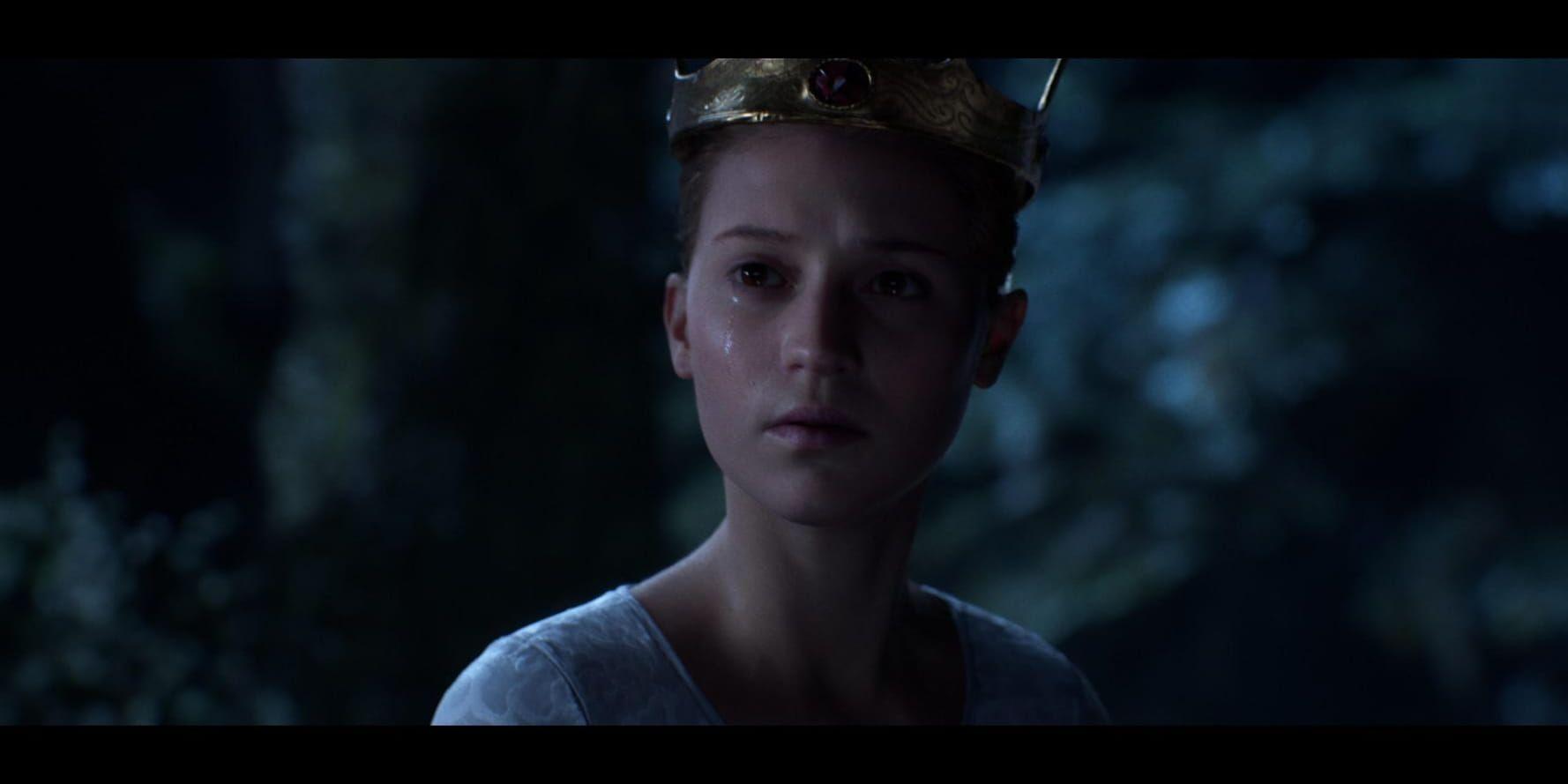 Alicia Vikanders skådespeleri översattes via motion capture till den digitala versionen av henne i filmen. Pressbild.