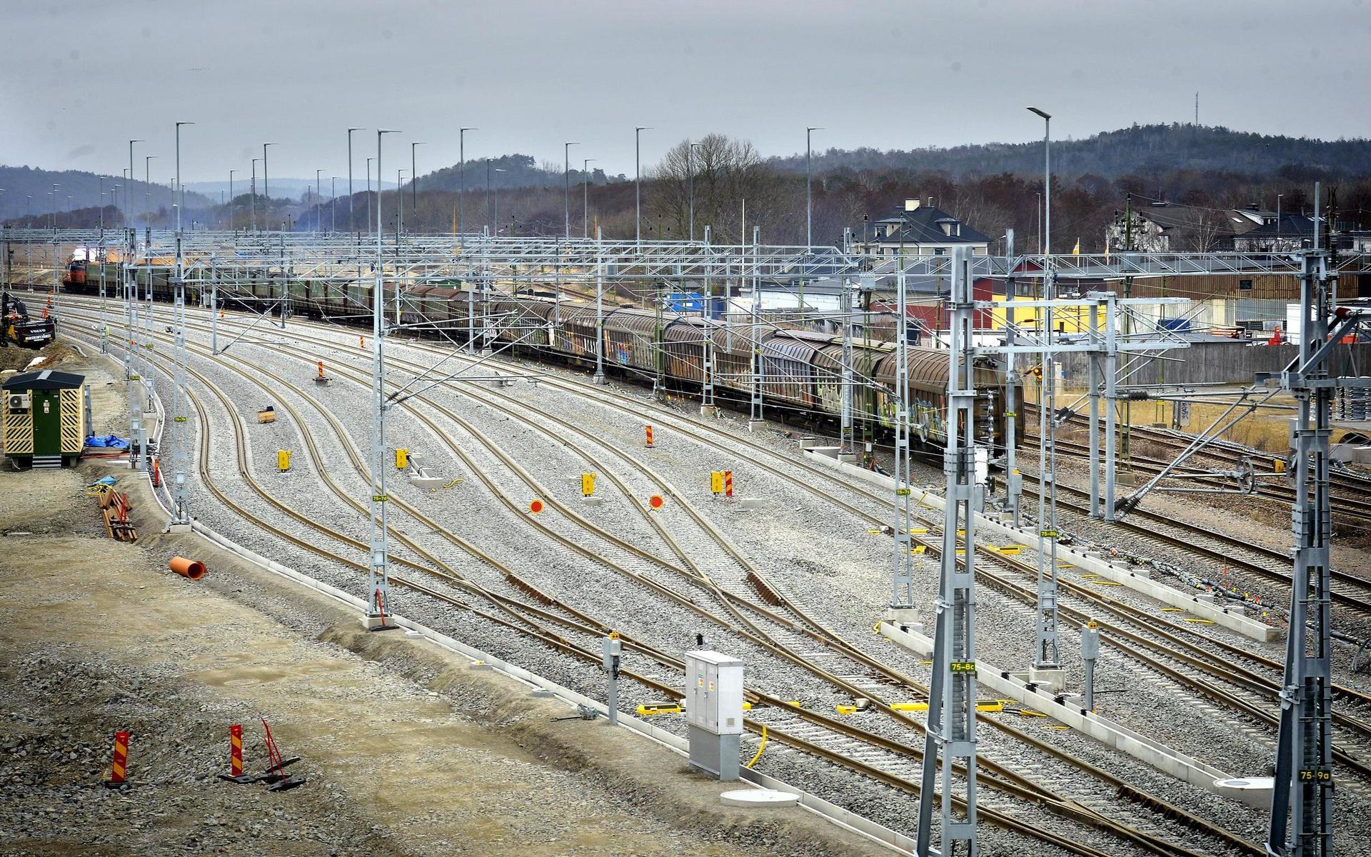 Järnvägsarbetena norr om Getteröbron går snabbt framåt.