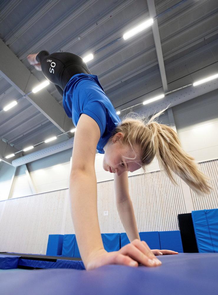 Olivia Svensson går i tvåan på PS-gymnasiet. Hon kombinerar teknikprogrammet med Nationell idrottsinriktning truppgymnastik.