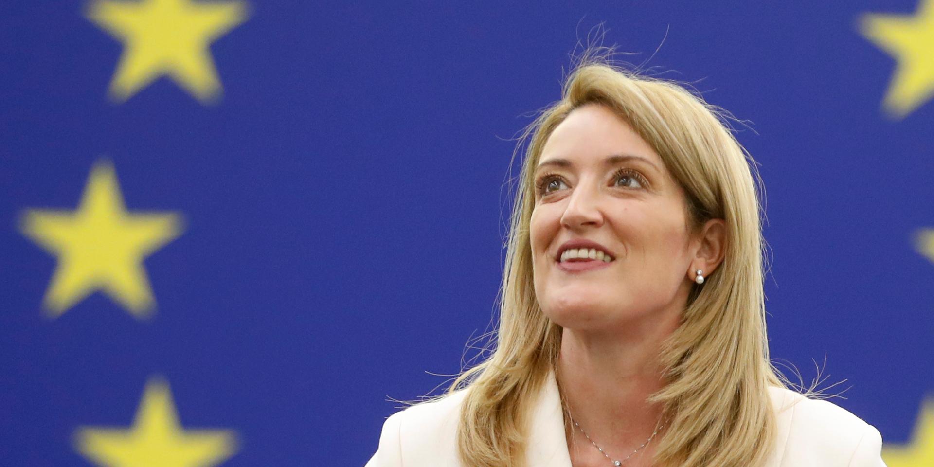 Roberta Metsola från konservativa Nationalistpartiet på Malta gläds efter att ha valts till talman i EU-parlamentet.