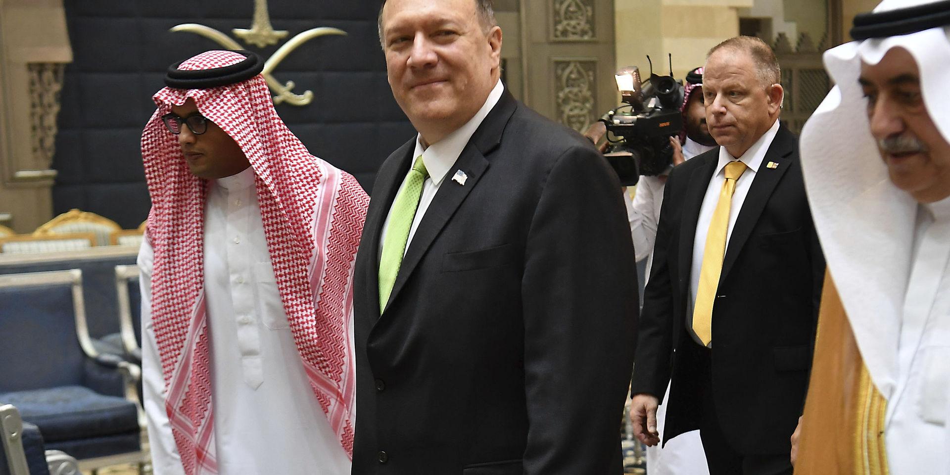 USA:s utrikesminister Mike Pompeo på plats i Saudiarabien. Han pekar ut Iran som ansvarigt för helgens attacker mot saudiska oljeanläggningar. 