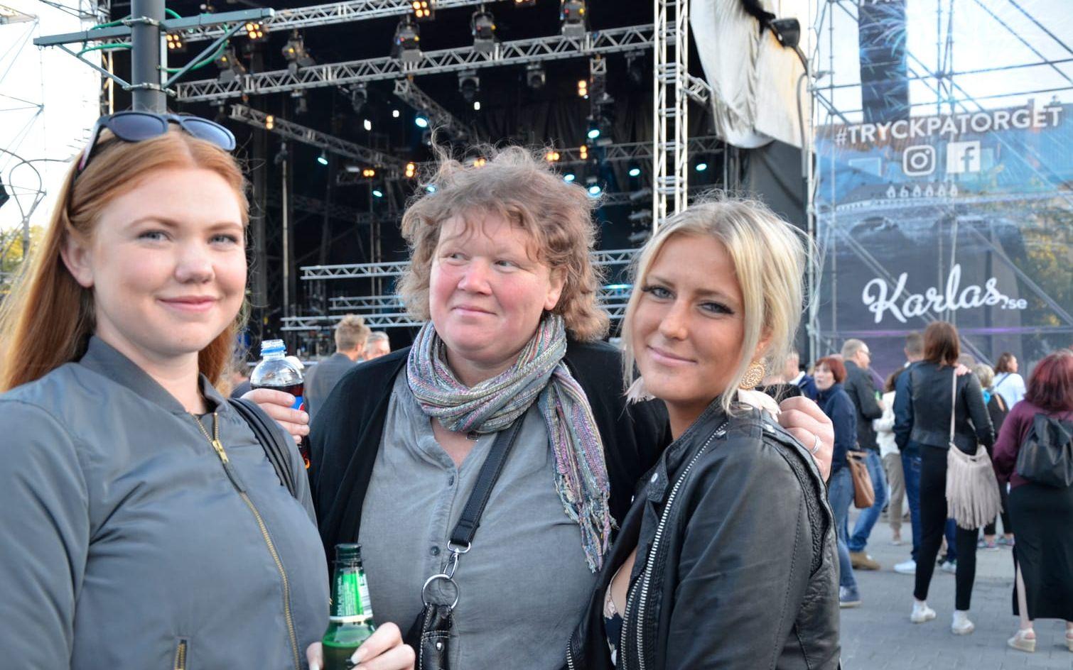 Isabelle Larsson, Jenny Nilsson och Sofia Bengtsson var lika taggade på förbanden som på Miriam.