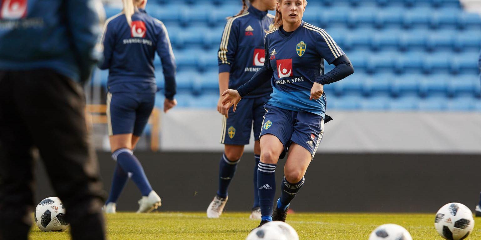 Växjös skyttedrottning Anna Anvegård, 21, hoppas på speltid när landslaget i kväll möter Norge i en landskamp på Olympia i Helsingborg.