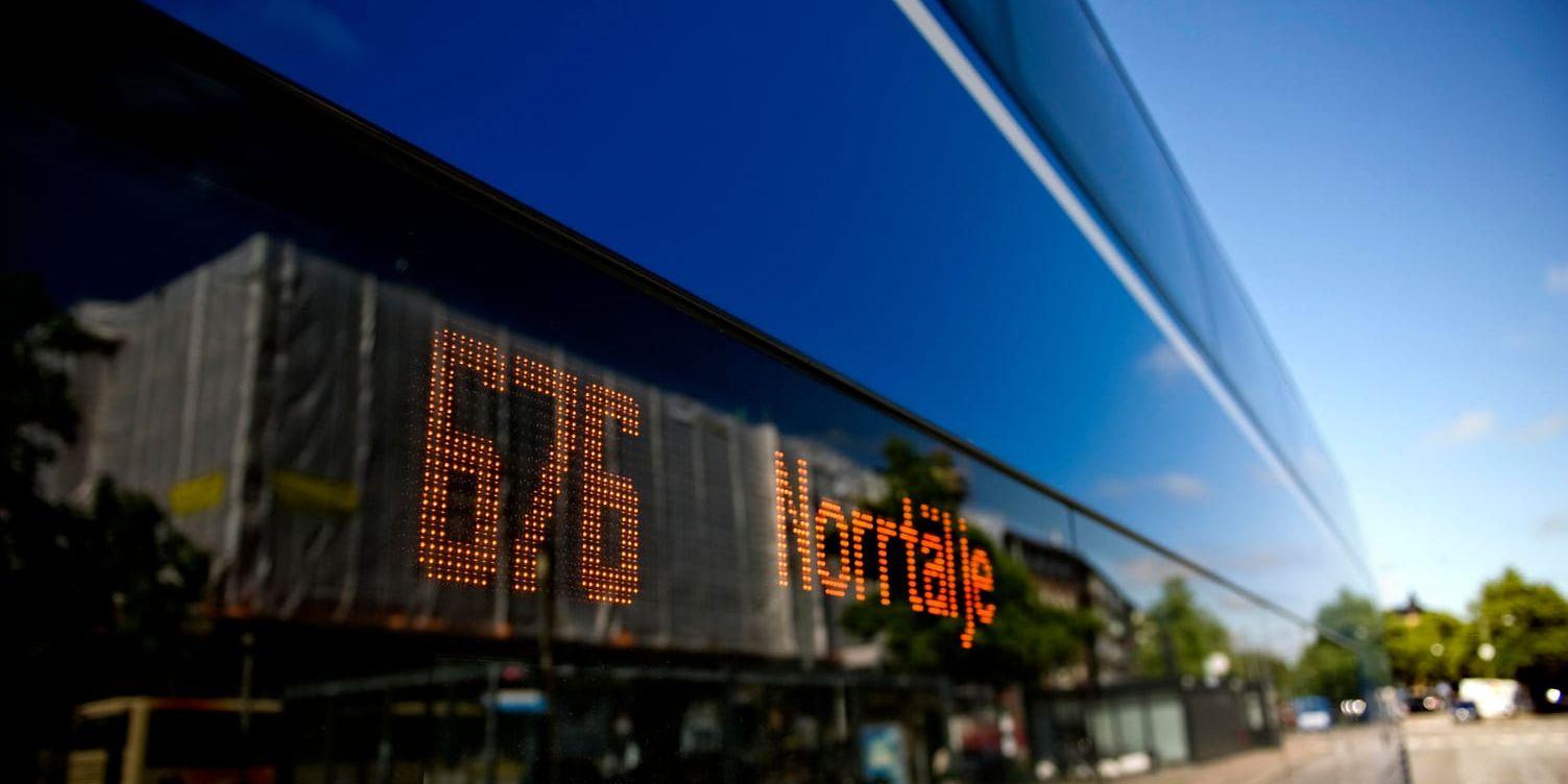 En buss på linje 676 mellan Stockholm och Norrtälje började brinna vid midnatt. Arkivbild.