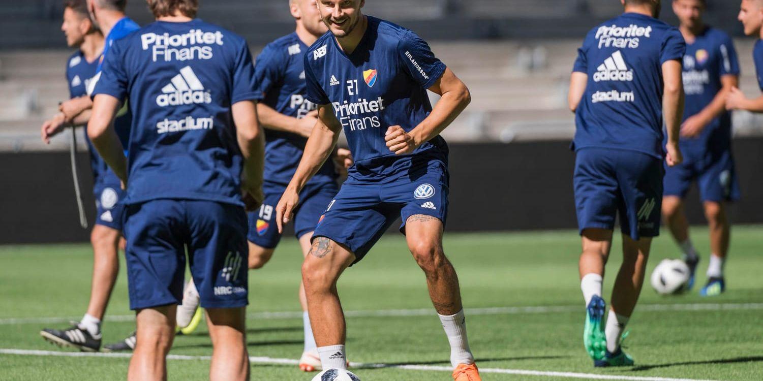 Djurgårdens Erik Johansson tränar inför Europa League-kvalet mot Mariupol.