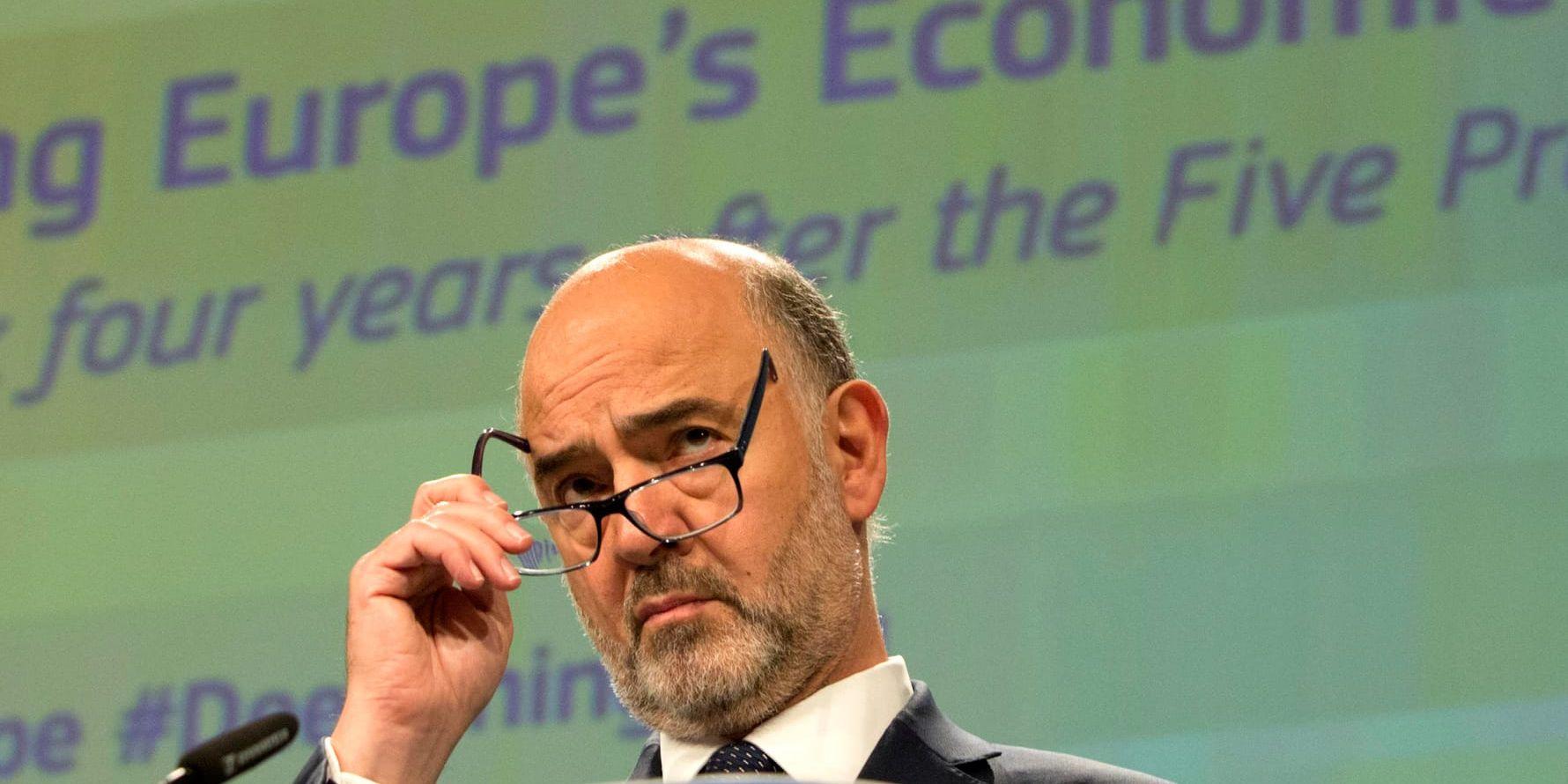 EU:s finanskommissionär Pierre Moscovici funderar på om glaset är halvfullt eller halvtomt när det gäller skapandet av ett gemensamt "budgetinstrument" i eurogruppen. Arkivbild.