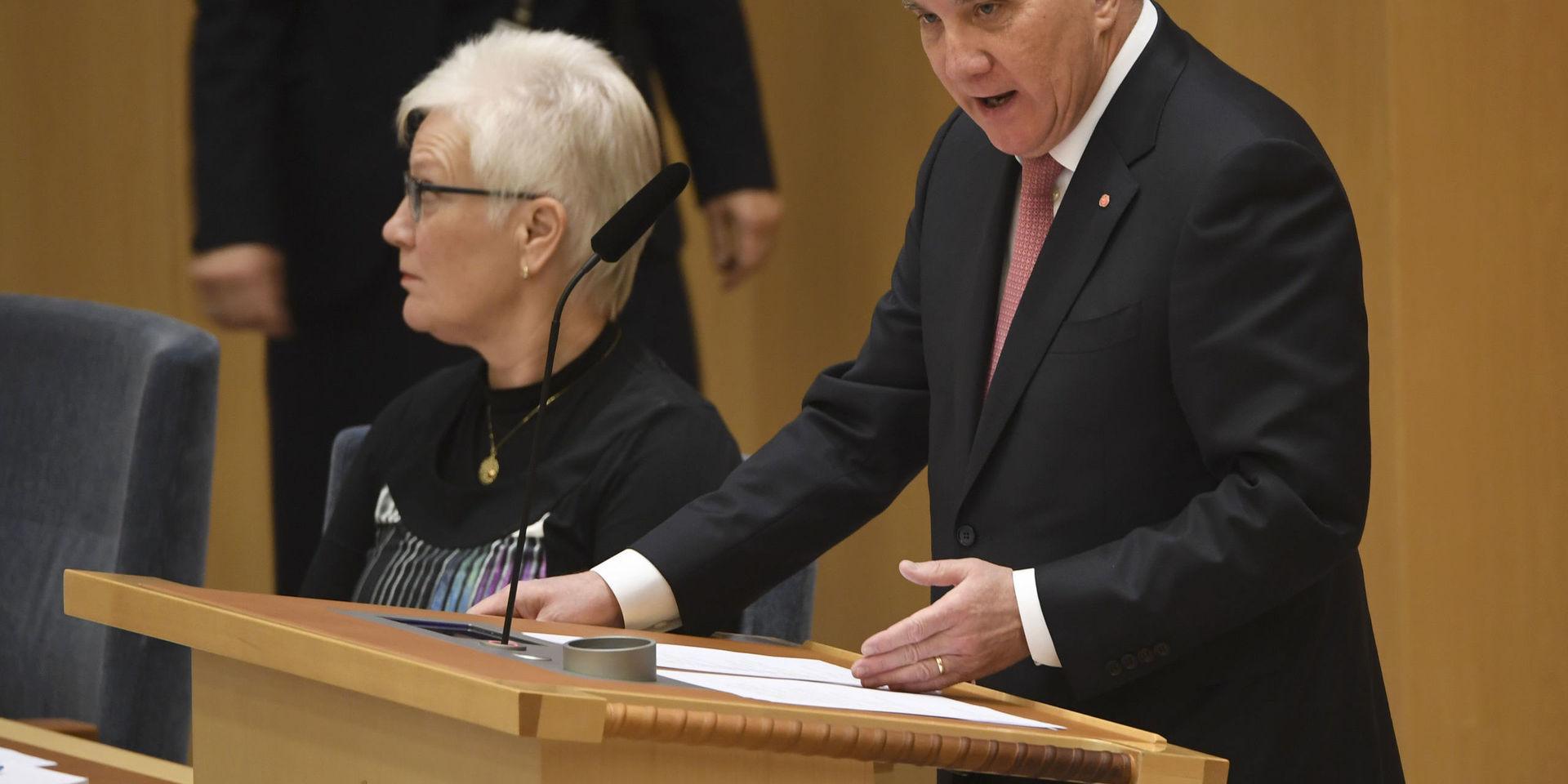 Statsminister Stefan Löfven (S) försvarade januariavtalet i riksdagsdebatten.