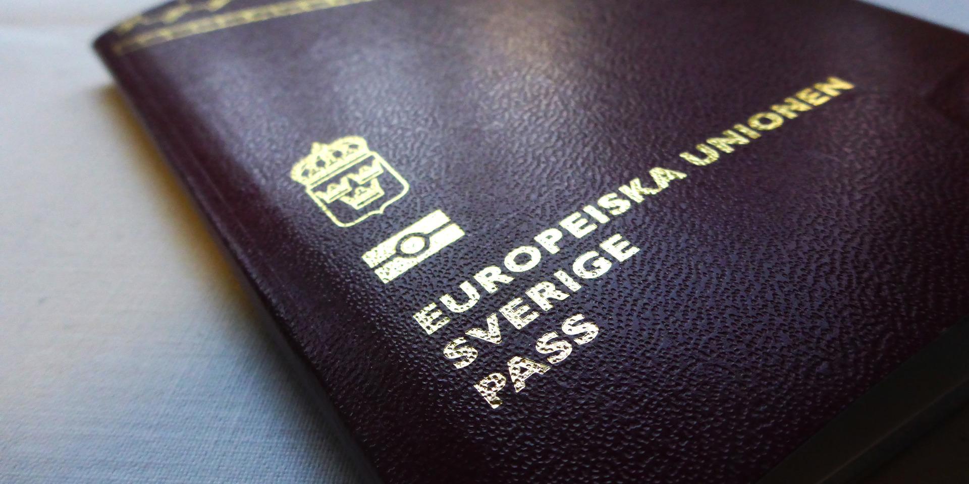 Det kan nu ta månader att få en tid för att skaffa nytt pass. Men väntetiden runtom i Västra Götaland och Halland skiljer sig mycket åt.