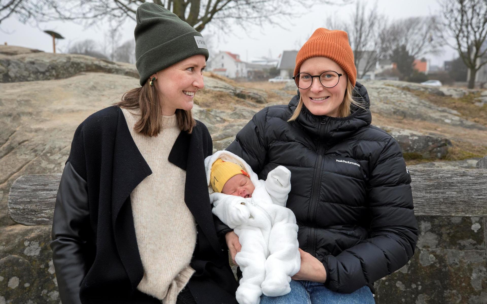 Märta, Malin eller Greta - vad ska babyn heta? De stolta föräldrarna Michaela Danielsson och Camilla Halldén har inte gått ut med något namn på dottern än - inte något som är officiellt i alla fall.
