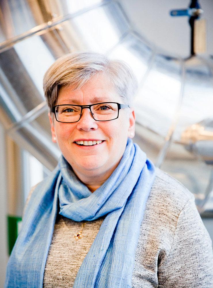 Hållbarhetschefen Marie Alowersson på Varberg Energi är stolt över fjärrvärmen.