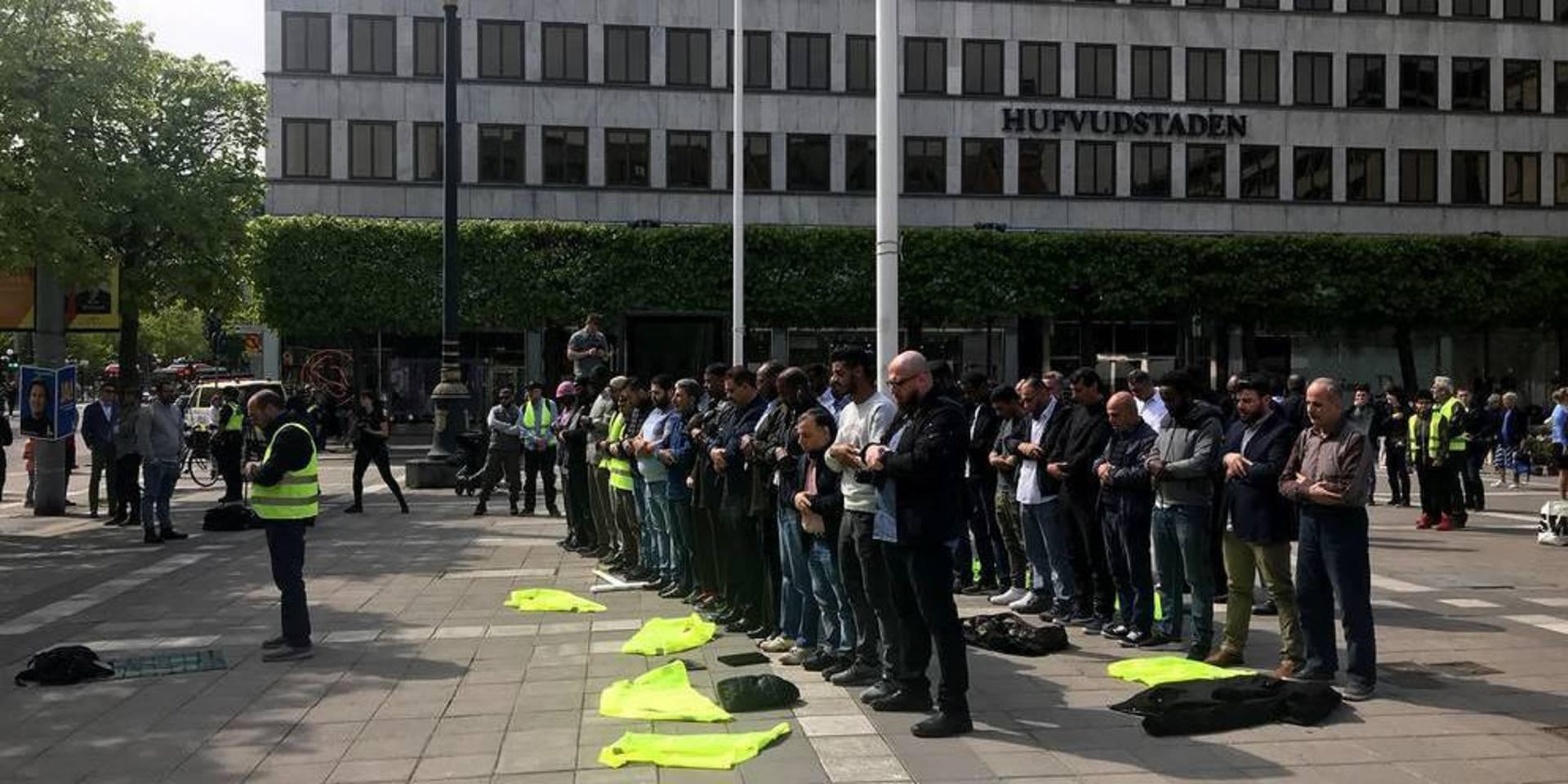 Demonstration på Norrmalmstorg, Stockholm, under lördagen till stöd för de gripna muslimska ledarna. Bild: Rebecca Randhawa / SVT