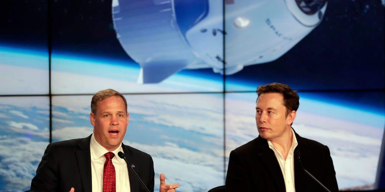 Nasas högste chef Jim Bridenstine och Space X vd Elon Musk vid ett tidigare tillfälle.