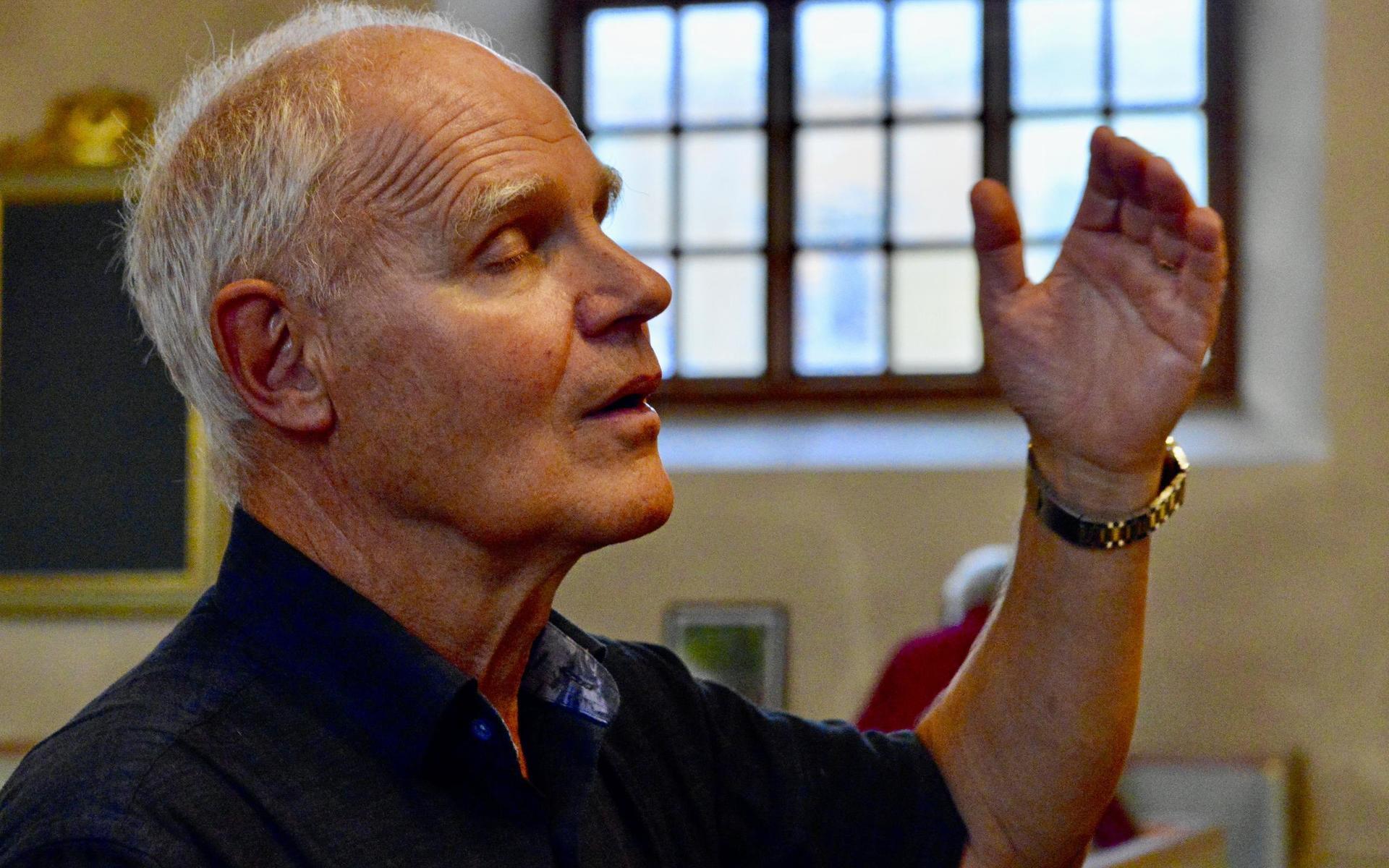 Gunno Palmquist är professor emeritus i kör och kördirigering i Göteborg och en av Varbergs Kammarkörs ledare.
