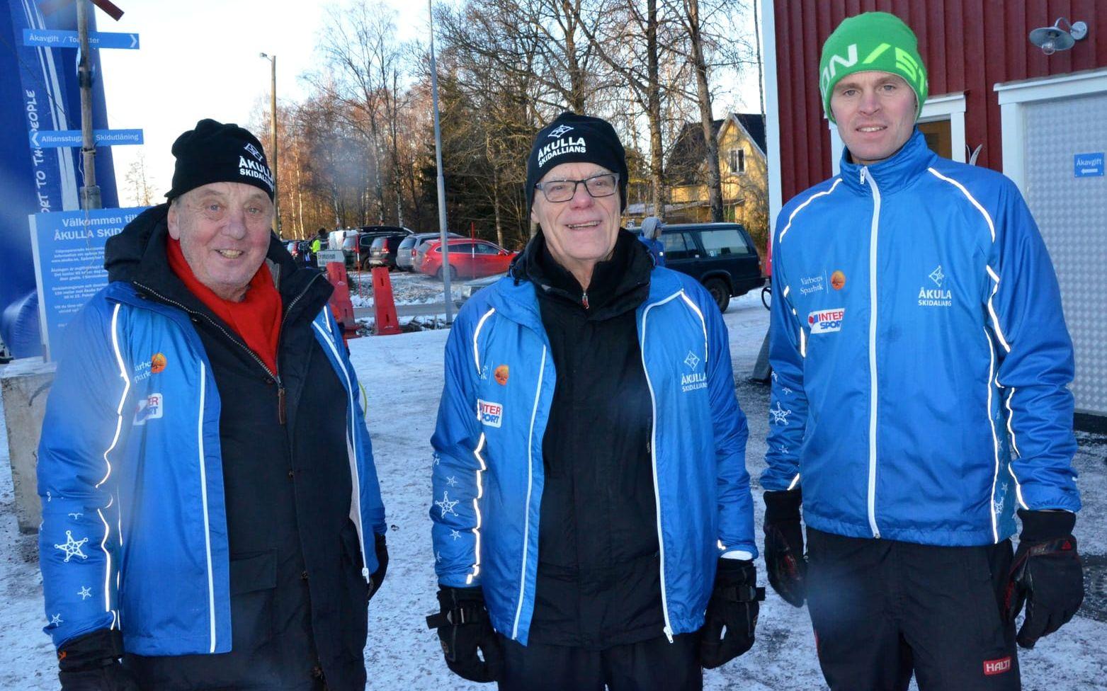 Torsten Bohl, Bertil Johansson och Jonatan Henning i sponsor- och marknadsföringsgruppen i Åkulla Skidallians var jättenöjda med tillströmningen av folk.