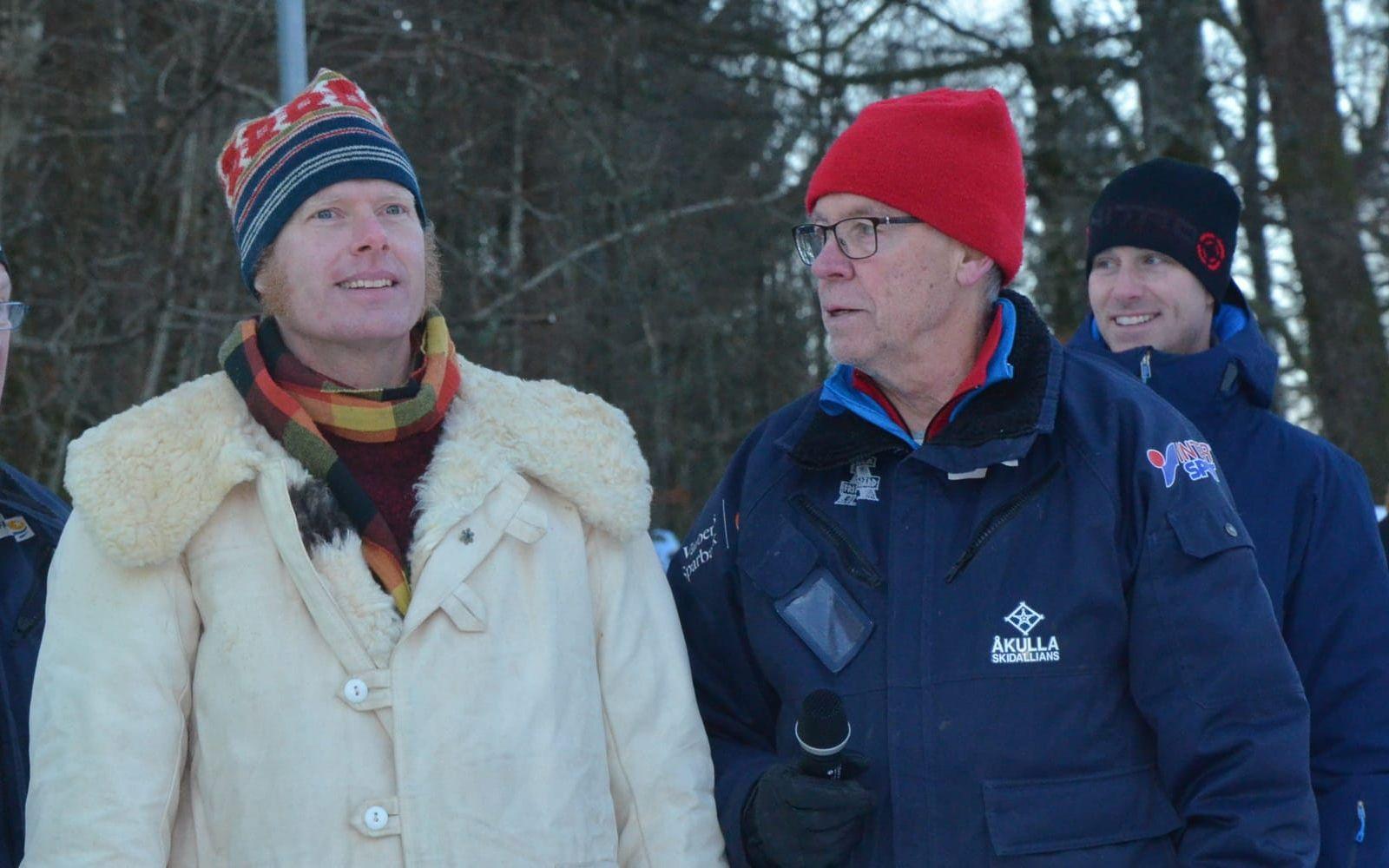Snöskulptören  Jens Thoms Ivarsson med Göran Björkrot som var dagens speaker.