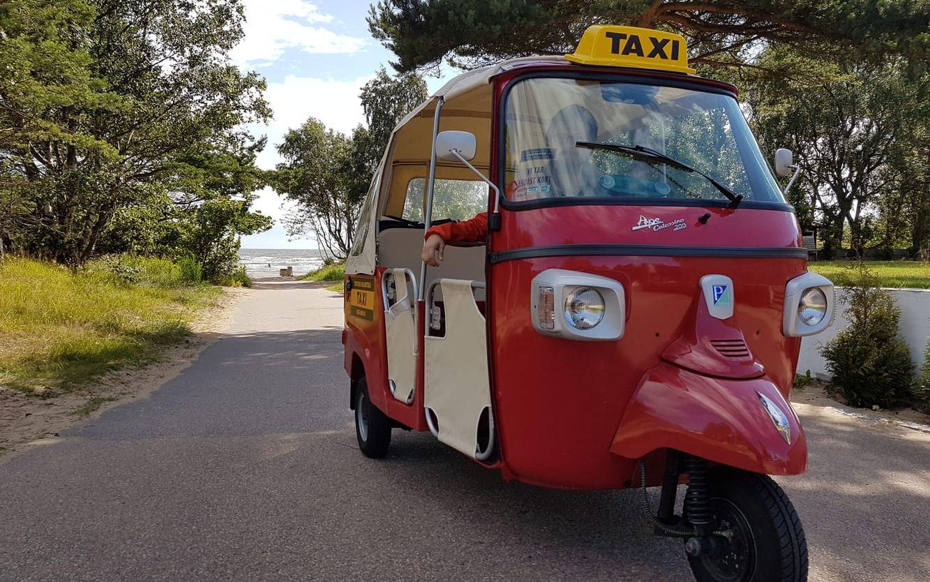 Många turer till och från stranden lär det bli för tuk-tuk-taxin i sommar. Bild: Jonna Nilsson