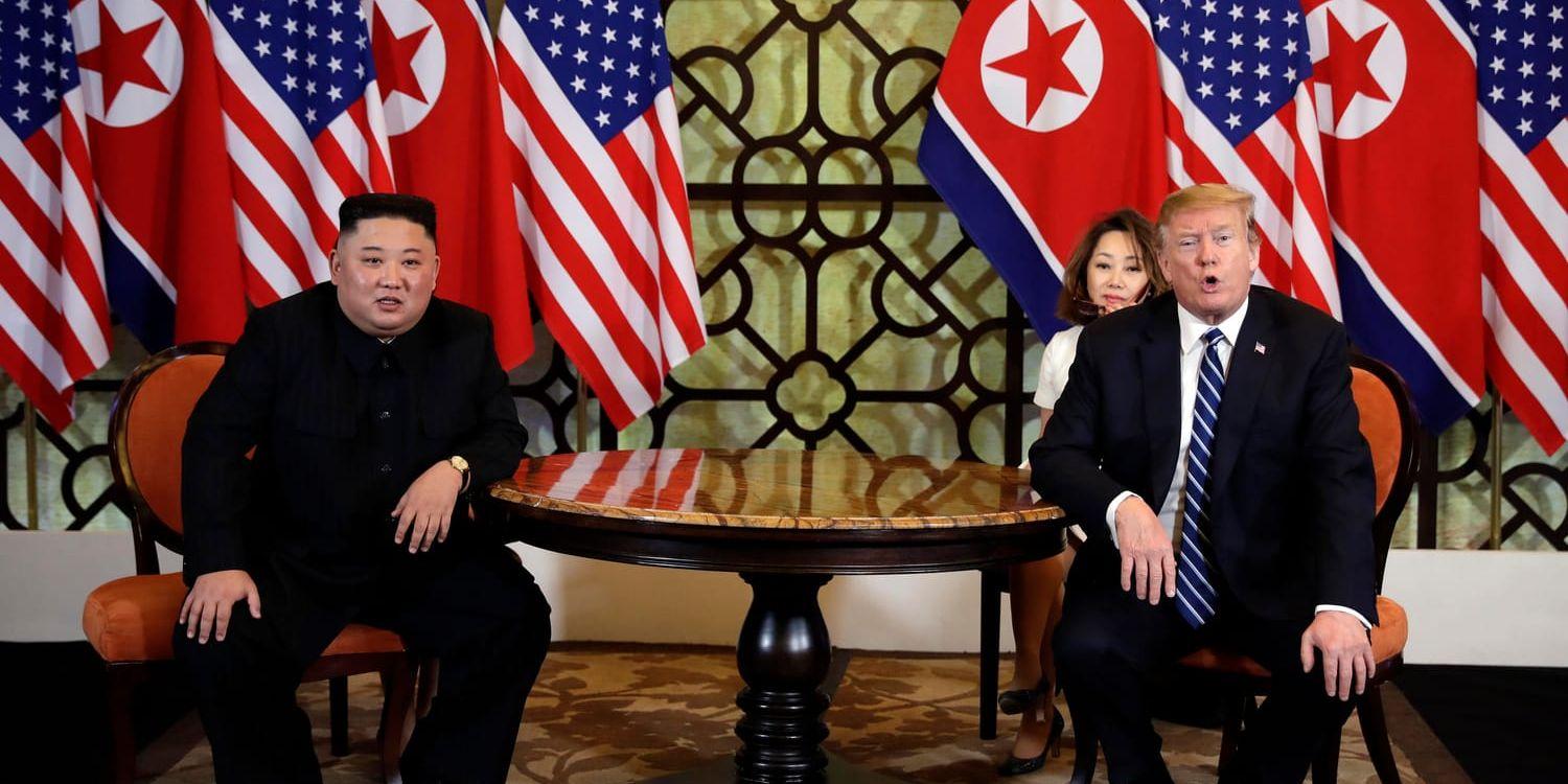 USA:s president Donald Trump och Nordkoreas ledare Kim Jong-Un under mötet i Hanoi i Vietnam den 28 februari. Arkivbild.