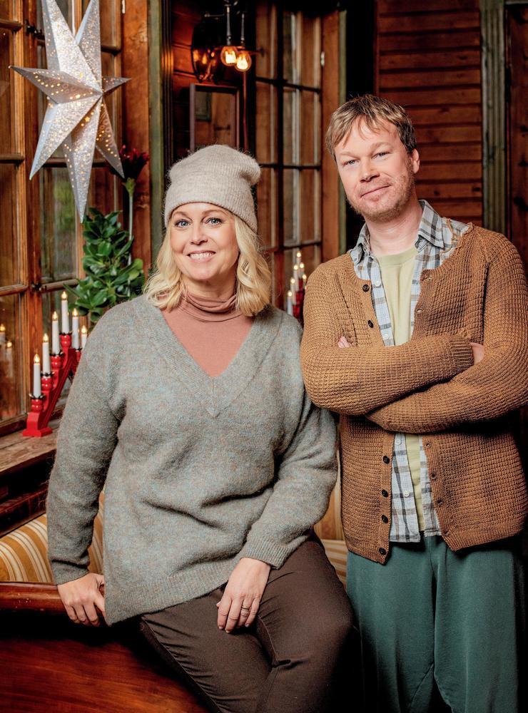 Komikerna Annika &quot;Andersson&quot; Korenado och Johan Glans har synts i olika avsnitt av &quot;Parlamentet&quot;, men jobbar ihop för första gången i årets SVT-julkalender.