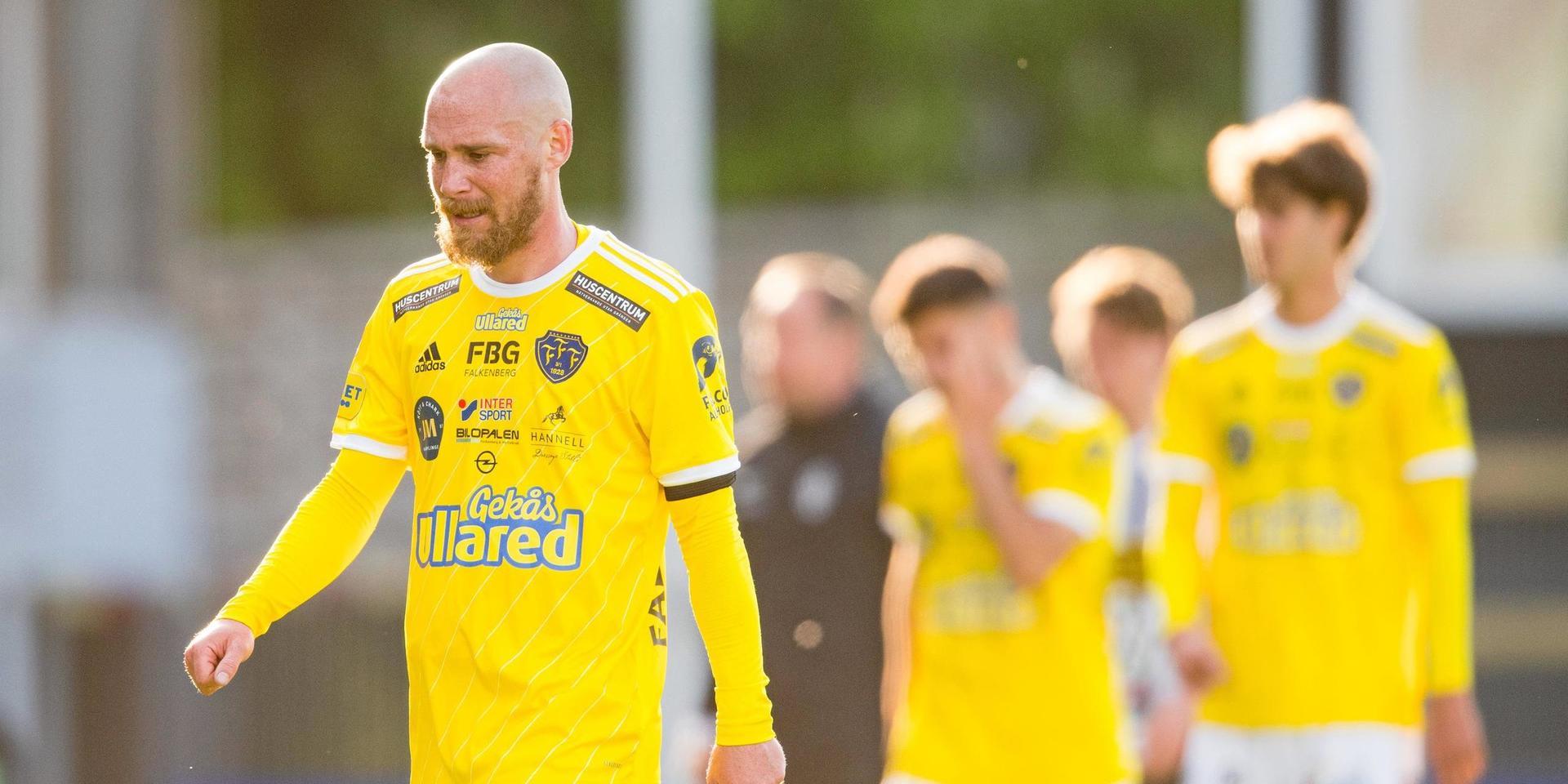 FFF:s Christoffer Carlsson deppar under matchen mot Landskrona. 
