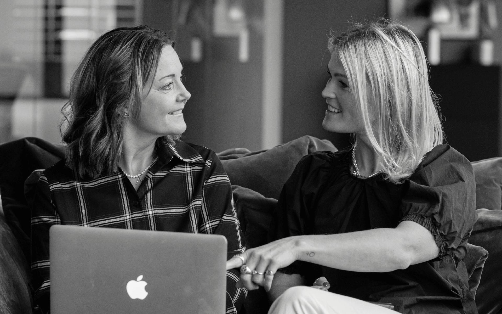 Malin Christiernsson (till vänster) och Sofia Jackson har lanserat sajten Go on – ett separationstorg med kunskap och stöd.