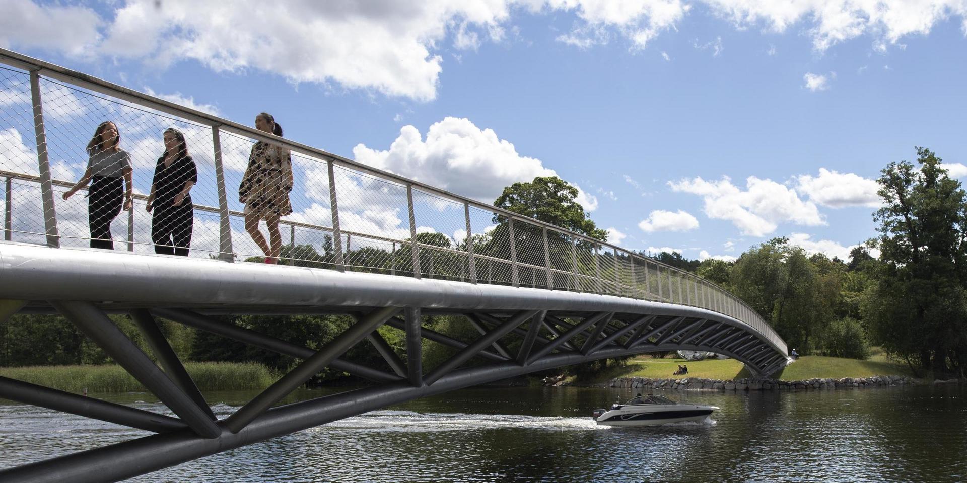 En lågbro är ett bättre alternativ som gångbro över Ätran, tycker insändarskribenten. Bilden visar Folke Bernadottes bro i Stockholm.