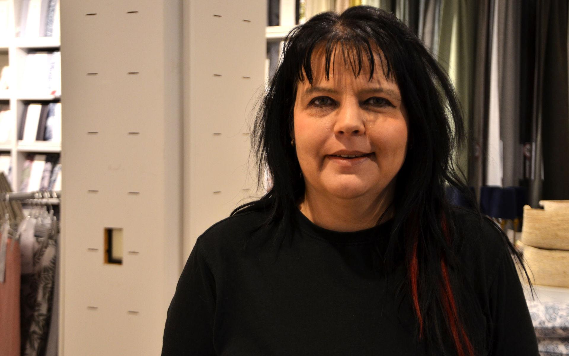 Marie Pettersson, nyinflyttad i Falkenberg: &quot;Jag vill hälsa till min mamma i Tidaholm som är 72 år och tillhör riskgrupp. Jag hoppas verkligen att hon har det bra och att vi kan ses snart igen.&quot;