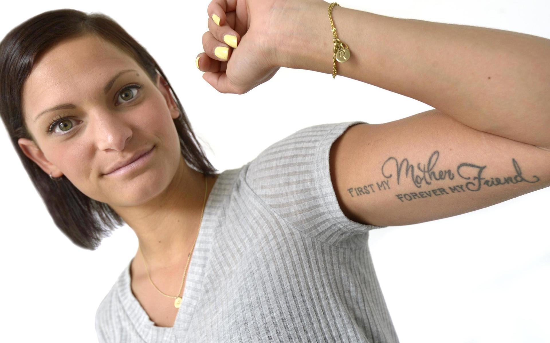 Cecilia Habib Wesths tatueringar speglar livets väsentligheter. 