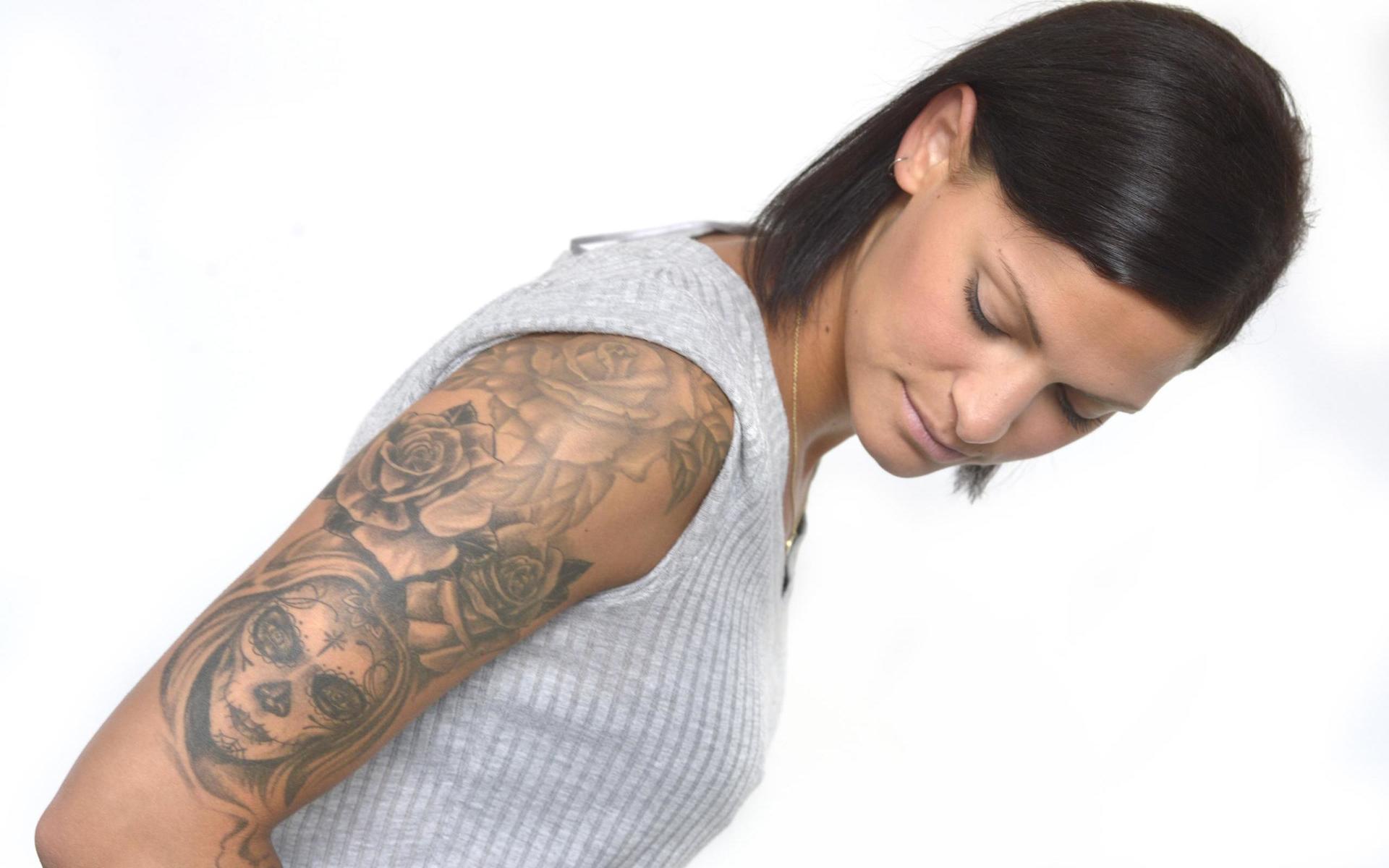 Cecilia Habib Wesths tatueringar speglar livets väsentligheter. 