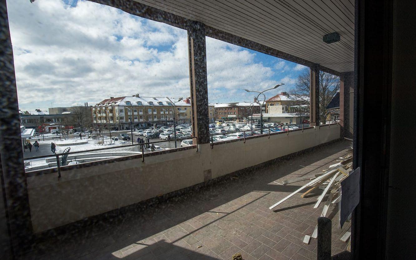 Nytt. Halland Nyheters nya lokal ligger centralt med utsikt över Stortorget. Bild: Ola Folkesson