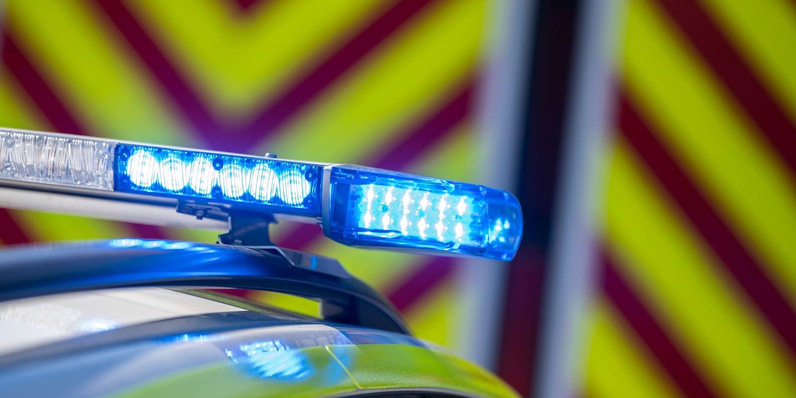 Polis och räddningstjänst ryckte ut till en kraftig brand i en maskinhall på en gård utanför Frillesås i Halland. Arkivbild.