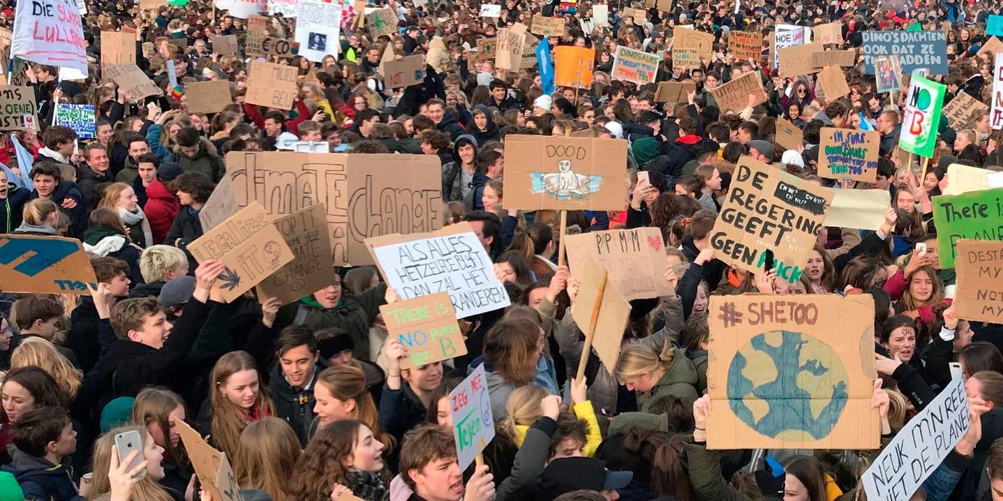 Tusentals elever i klimatprotest i Haag.