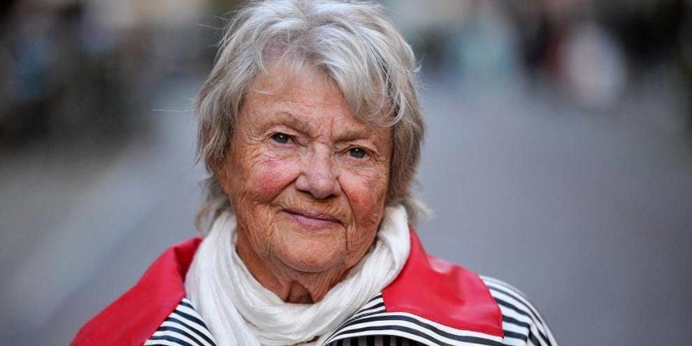 Deckardrottning. Författaren Maj Sjöwall på restaurang Bullen i Malmö. Sjöwall som fyller 80 år i slutet av september säger att hon kan sakna sitt arbete som översättare och korrekturläsare.