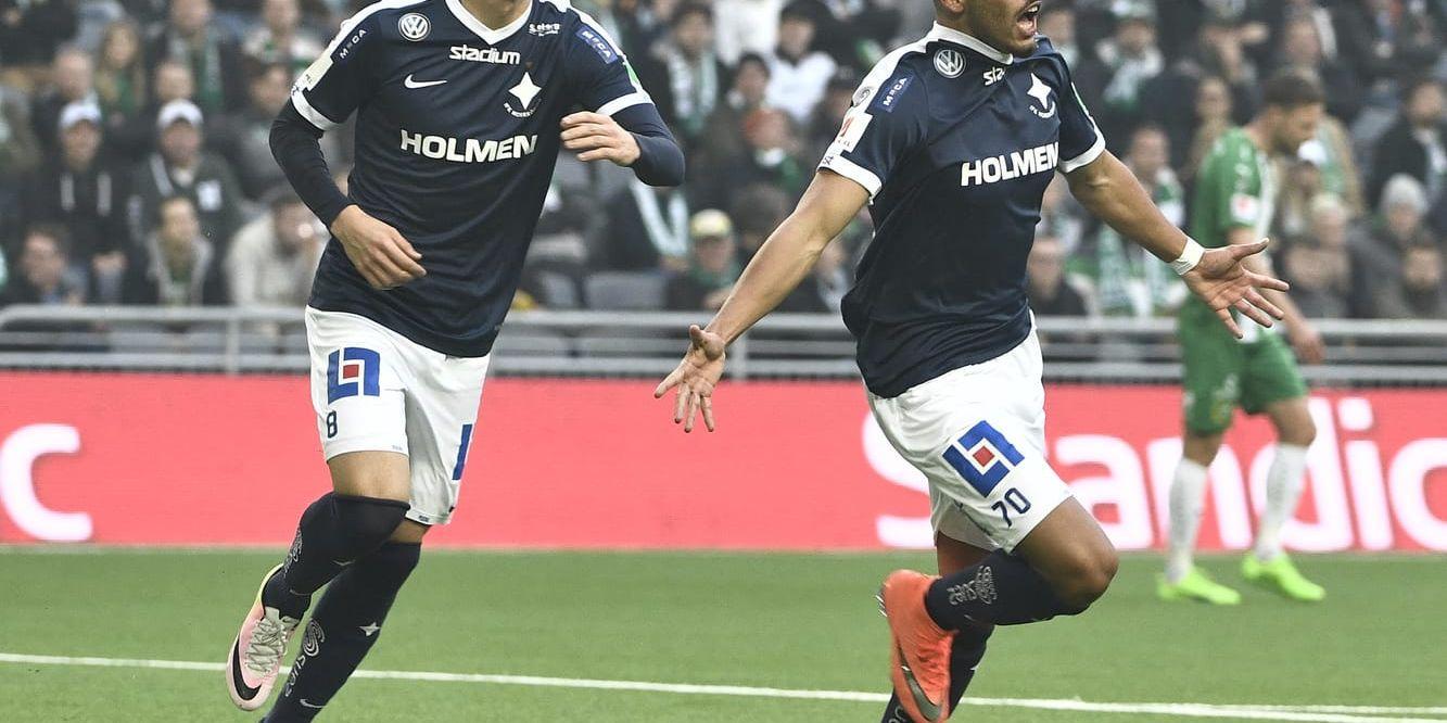 Norrköpings Alexander Jakobsen jublar efter sitt 1–0-mål och jagas av lika glade lagkamraten Gudmundur Thórarinsson, till vänster.