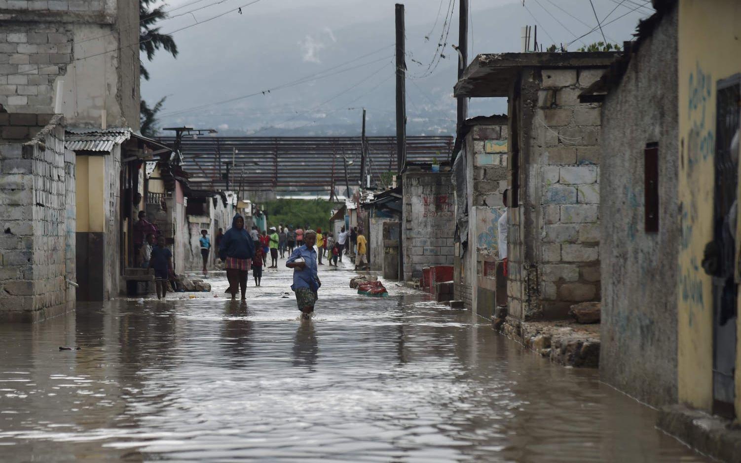 Städer under vatten på Haiti. Foto: TT