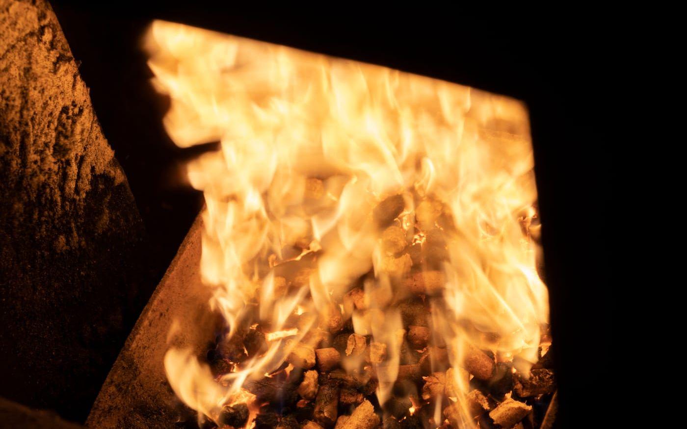 Att sluta elda i ett självdragsventilerat hus kan leda till fuktproblem.