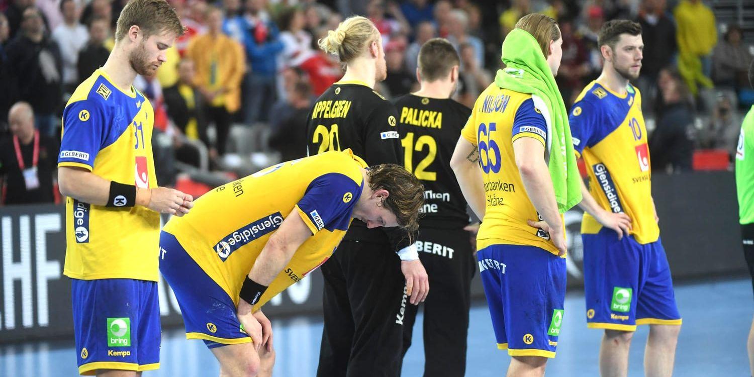 Besvikna svenskar efter finalen mellan Spanien och Sverige i Arena Zagreb under handbolls-EM i Kroatien.