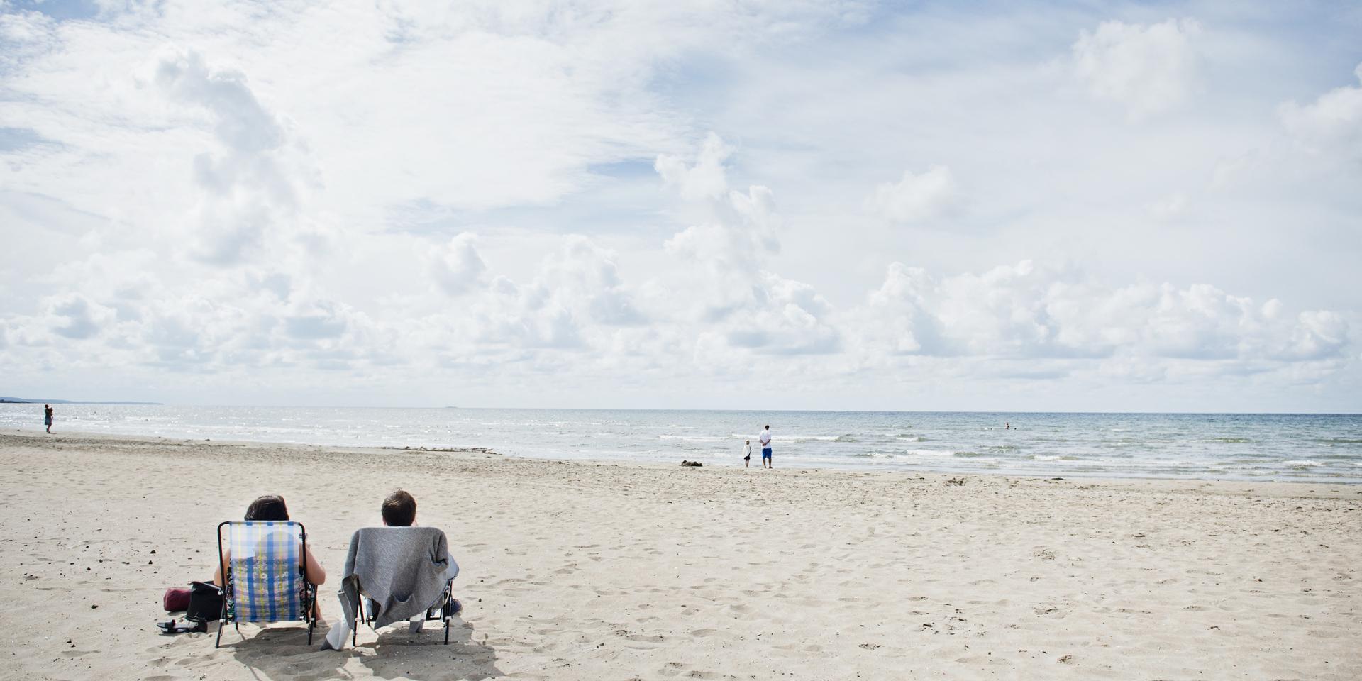 En alldeles egen strand vore förstås drömmen i sommar. Insändarskribenten har ett tips för hur man kan förhindra trängsel.