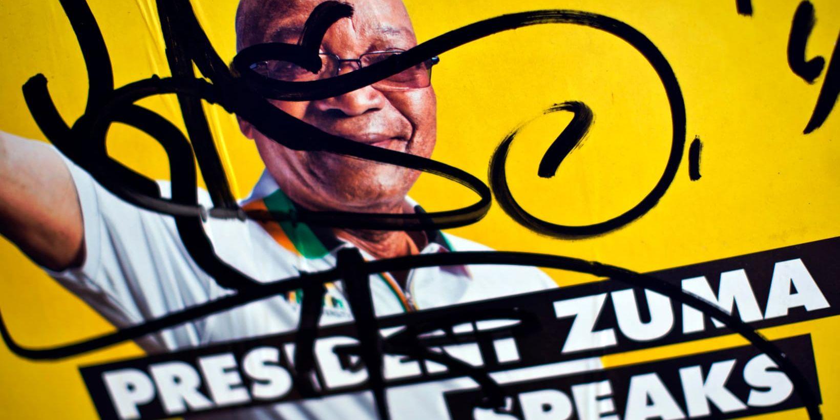 En valaffisch med president Jacob Zuma överklottrad. Arkivbild.