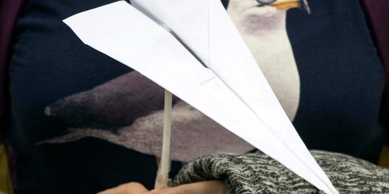 Vikta pappersflygplan används av ryska demonstranter för att den nu blockerade meddelande-appen Telegrams logotyp innehåller ett pappersflygplan. Arkivbild.