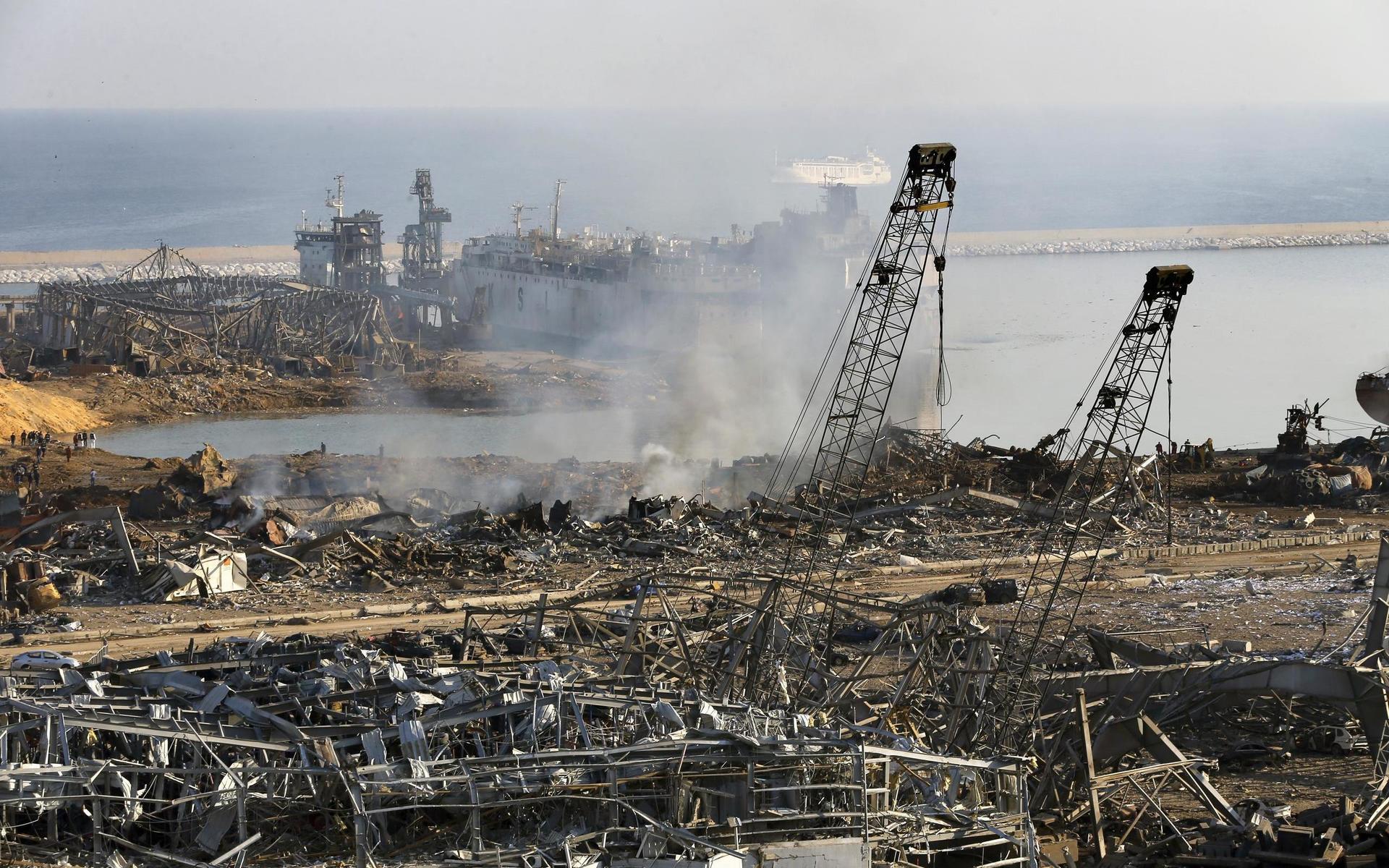 Förstörelsen i Beiruts hamn är utbredd och dödstalen väntas stiga.