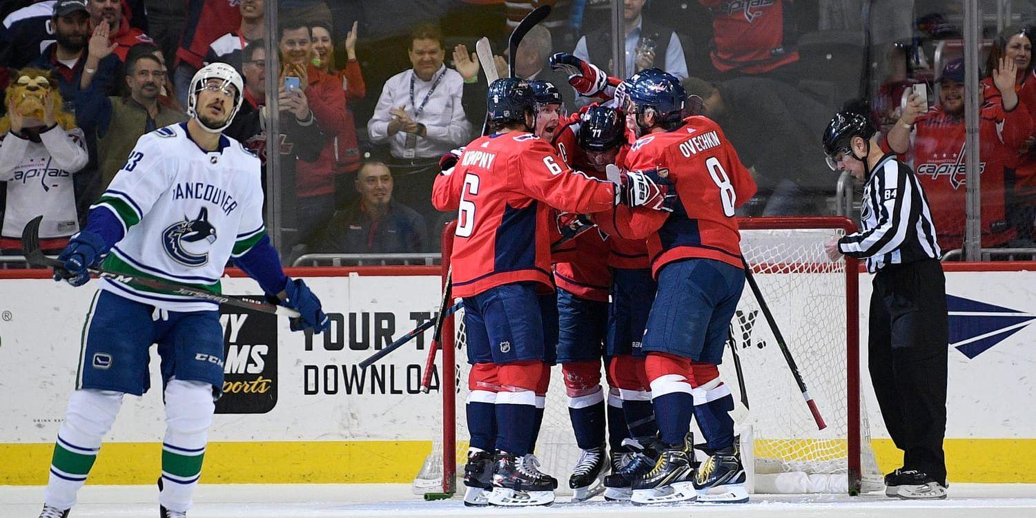Washington firar T J Oshies mål och att Alexander Ovetjkin fått sin historiska poäng, som gör honom till främste ryske poänggörare i NHL.