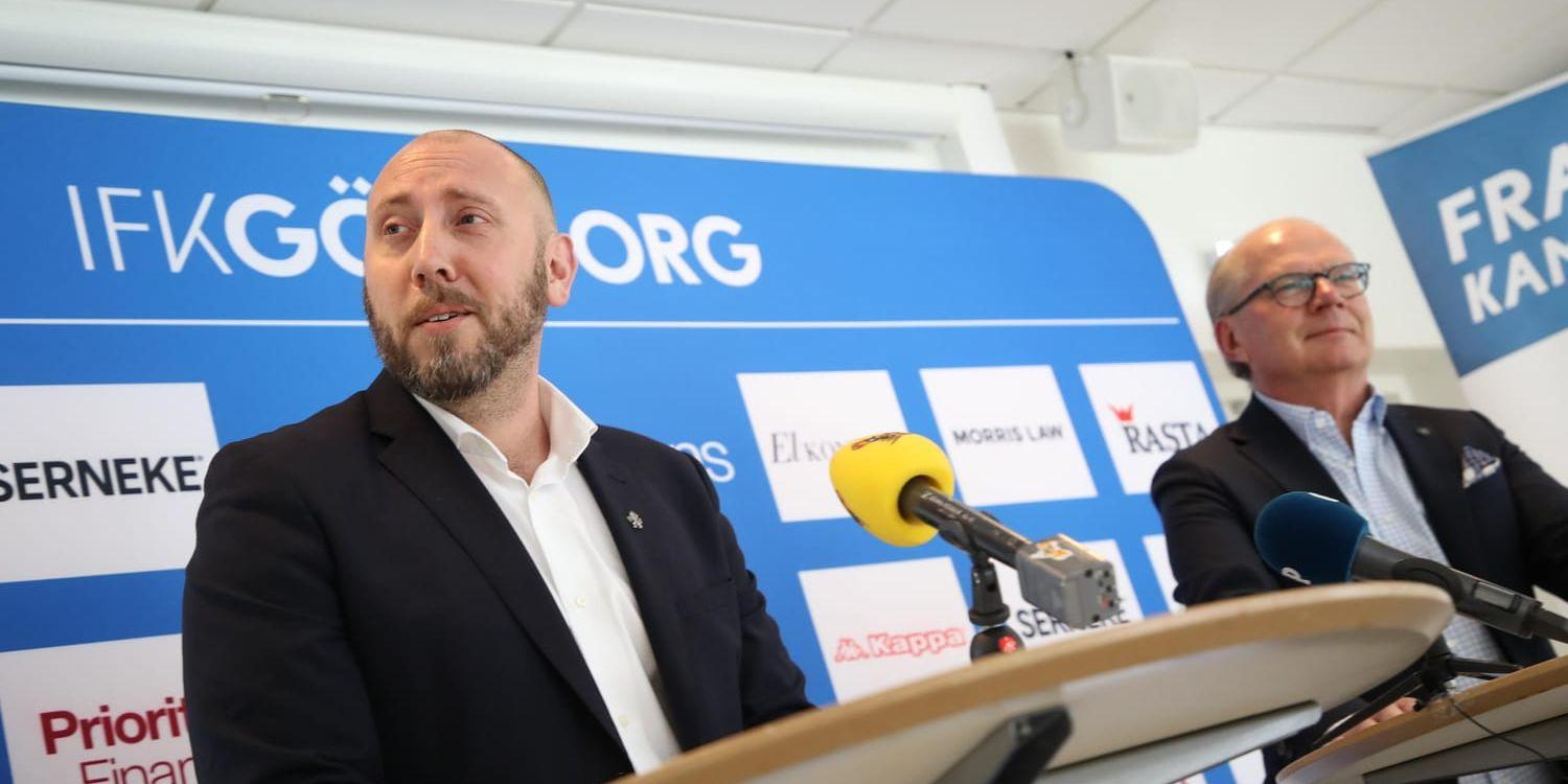Max Markusson (tv) presenteras som IFK Göteborgs nya klubbdirektör vid en presskonferens på Kamratgården. Till höger IFK:s ordförande Mats Engström.