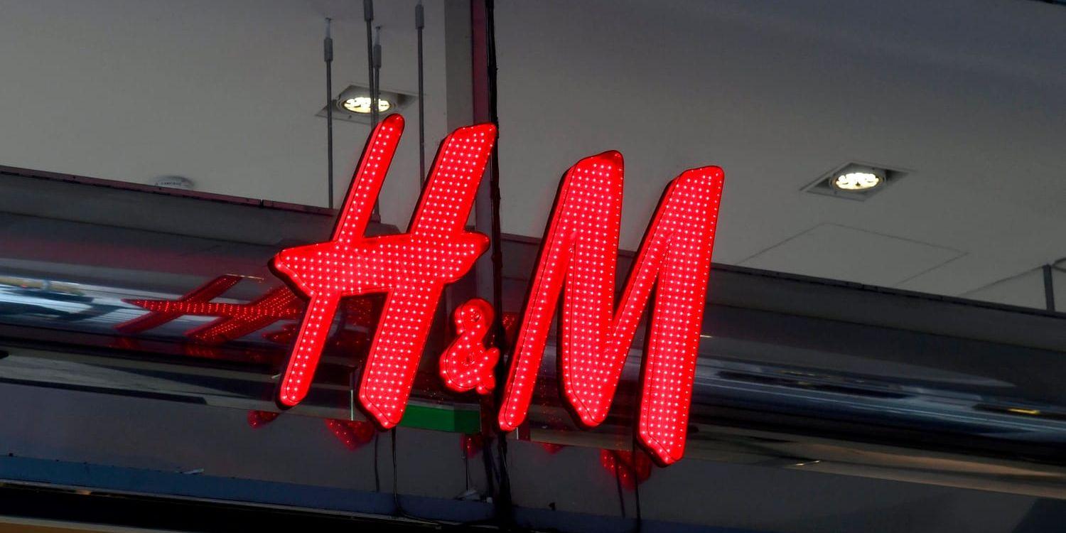 H & M plockar bort barnstrumpor efter klagomål. Arkivbild.
