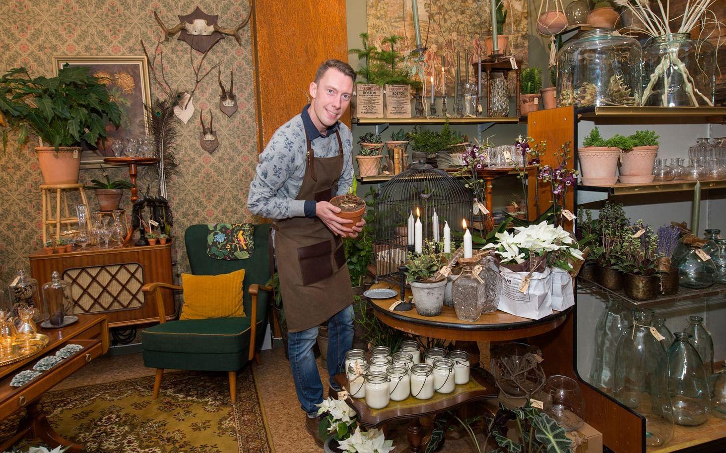 Morgan Persson förbereder sin butik Blomsterfrid för årets stora högtid.