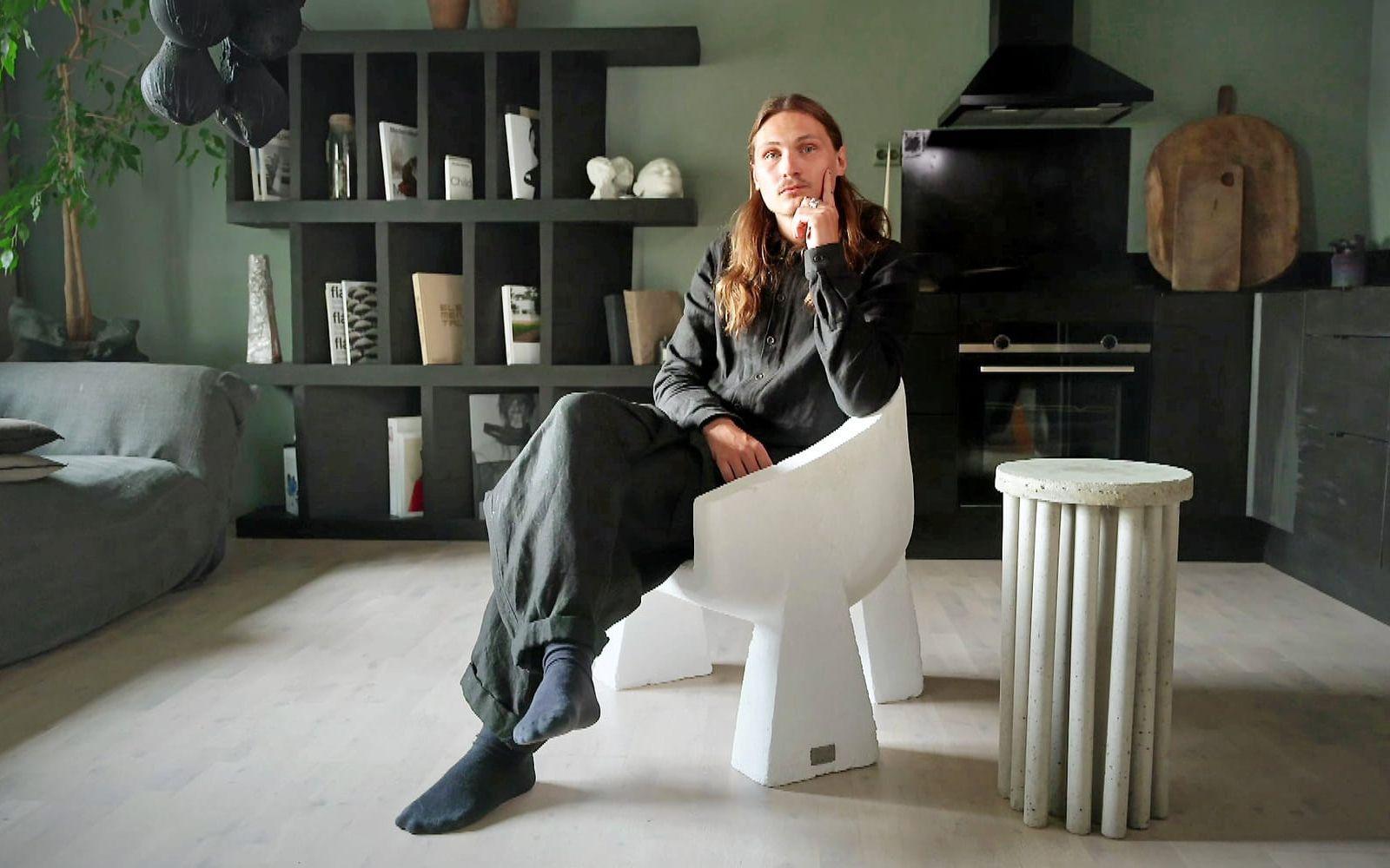 Lucas Morten hemma i lägenheten i Varberg i samband med ett reportaget av Sveriges Television i serien ”Hemma hos inredningsarkitekten”. 