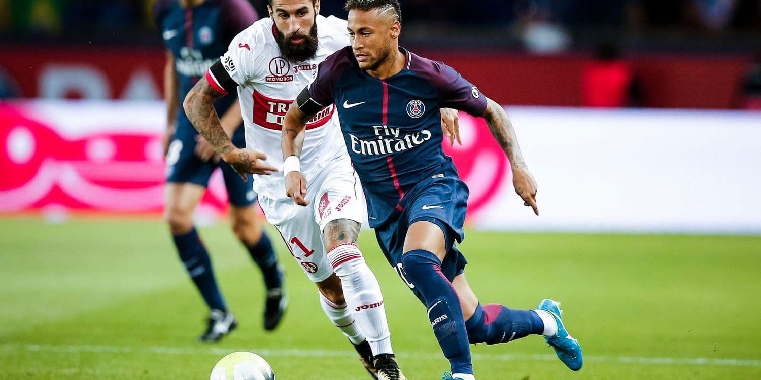 Jimmy Durmaz, här i duell med Neymar, gjorde båda målen för Toulouse mot Lyon. Arkivbild.